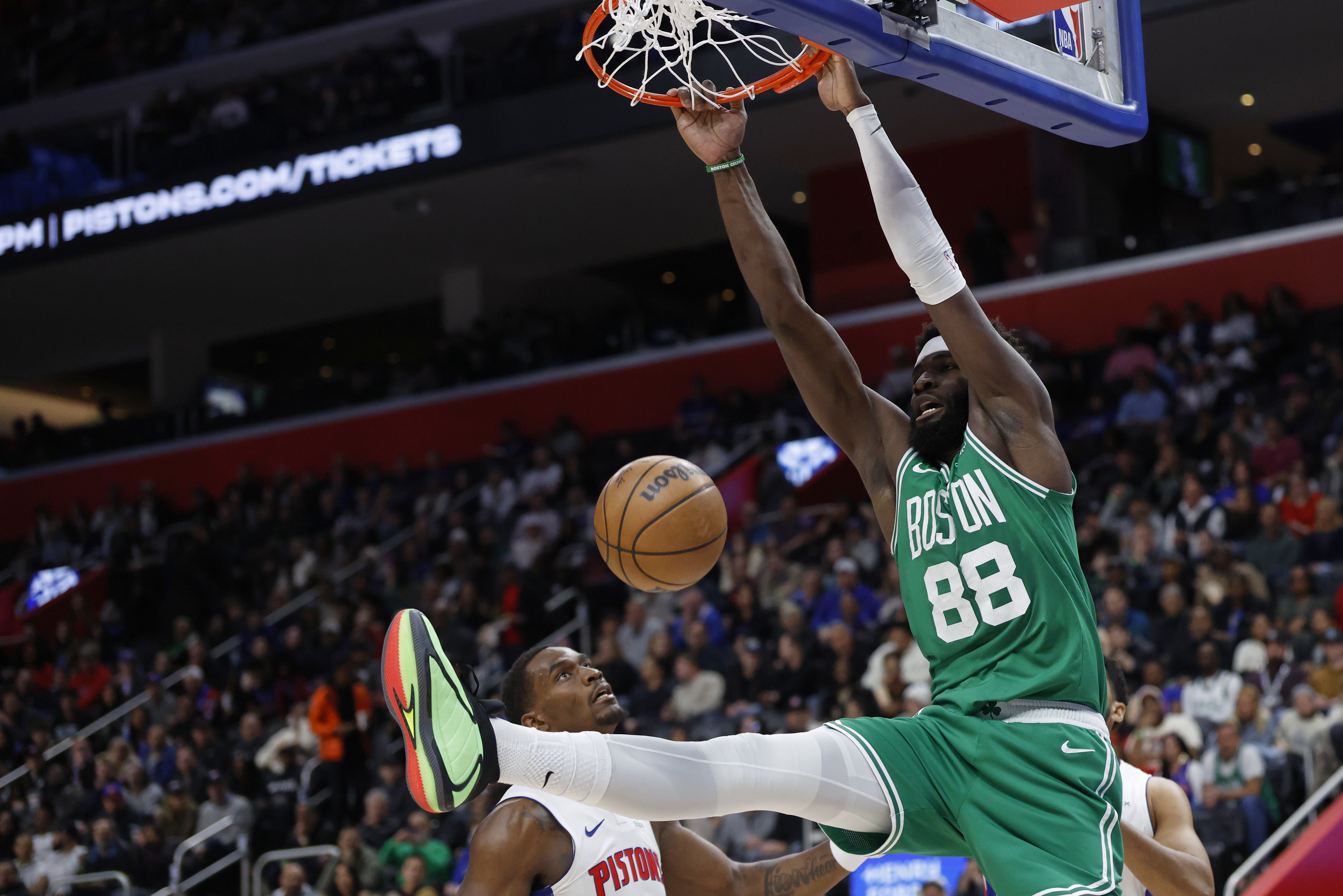 世界杯手机观看入口-5帽！杰伦·布朗：护筐方面我们很依赖科塔 希望他继续保持这表现